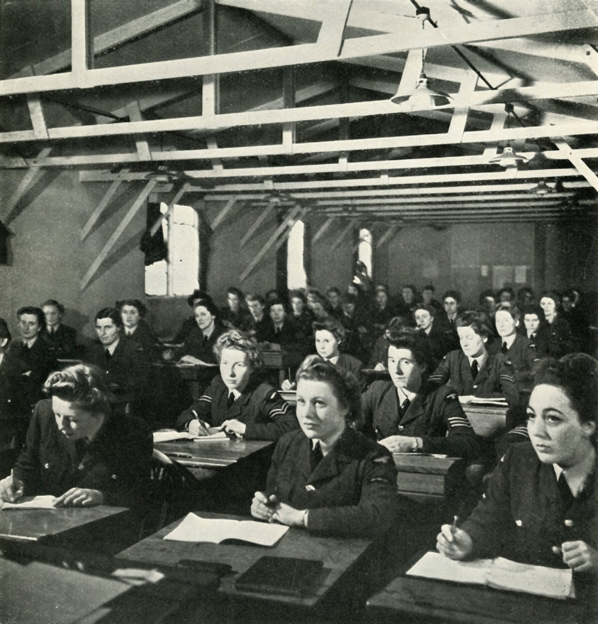 En undersökning kommer att följa, c1943. av Cecil Beaton