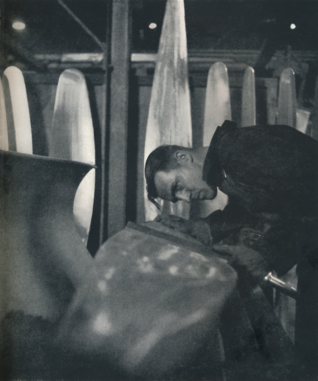 Mätning av luftskruvar, 1941 av Cecil Beaton