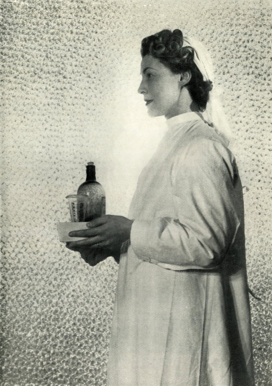 Sjuksköterska, c1943. av Cecil Beaton