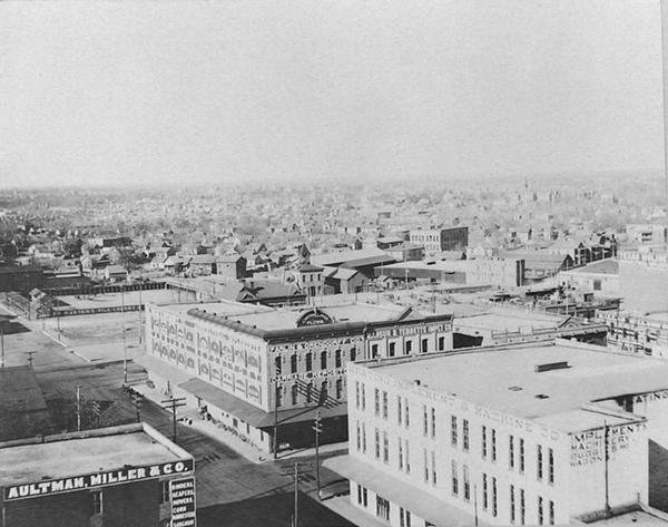 Ser North East, Dallas av Charles Erwin Arnold