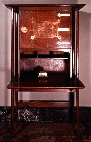 Skrivbord, ca 1895 (ek) av Charles Francis Annesley Voysey