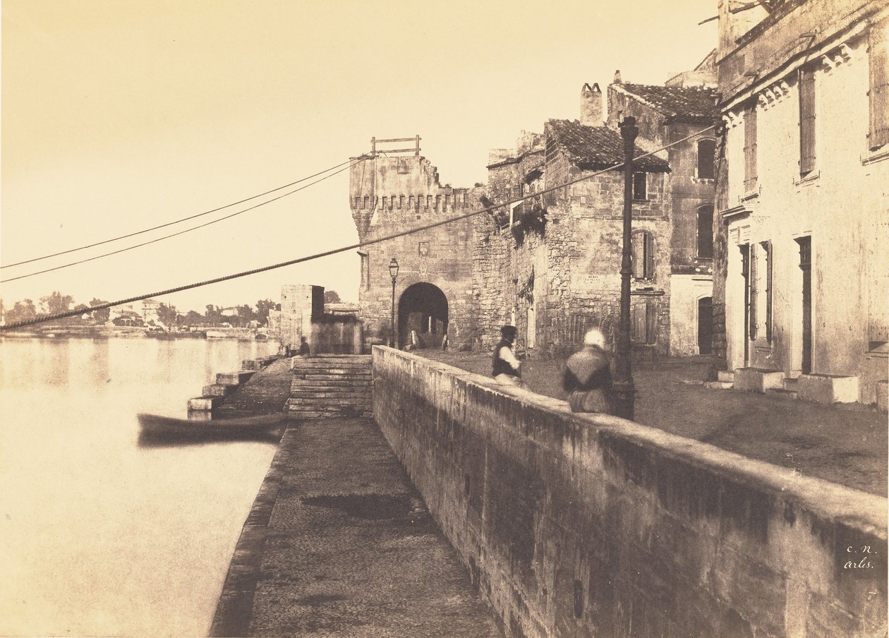 [Kastanjernas port, Arles] av Charles Nègre