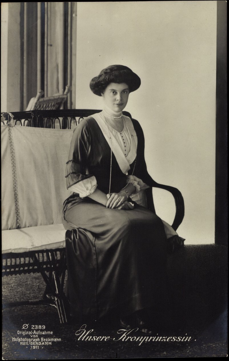 Ak Kronprinzessin Cecilie von Preußen, sittande porträtt av Chinese School