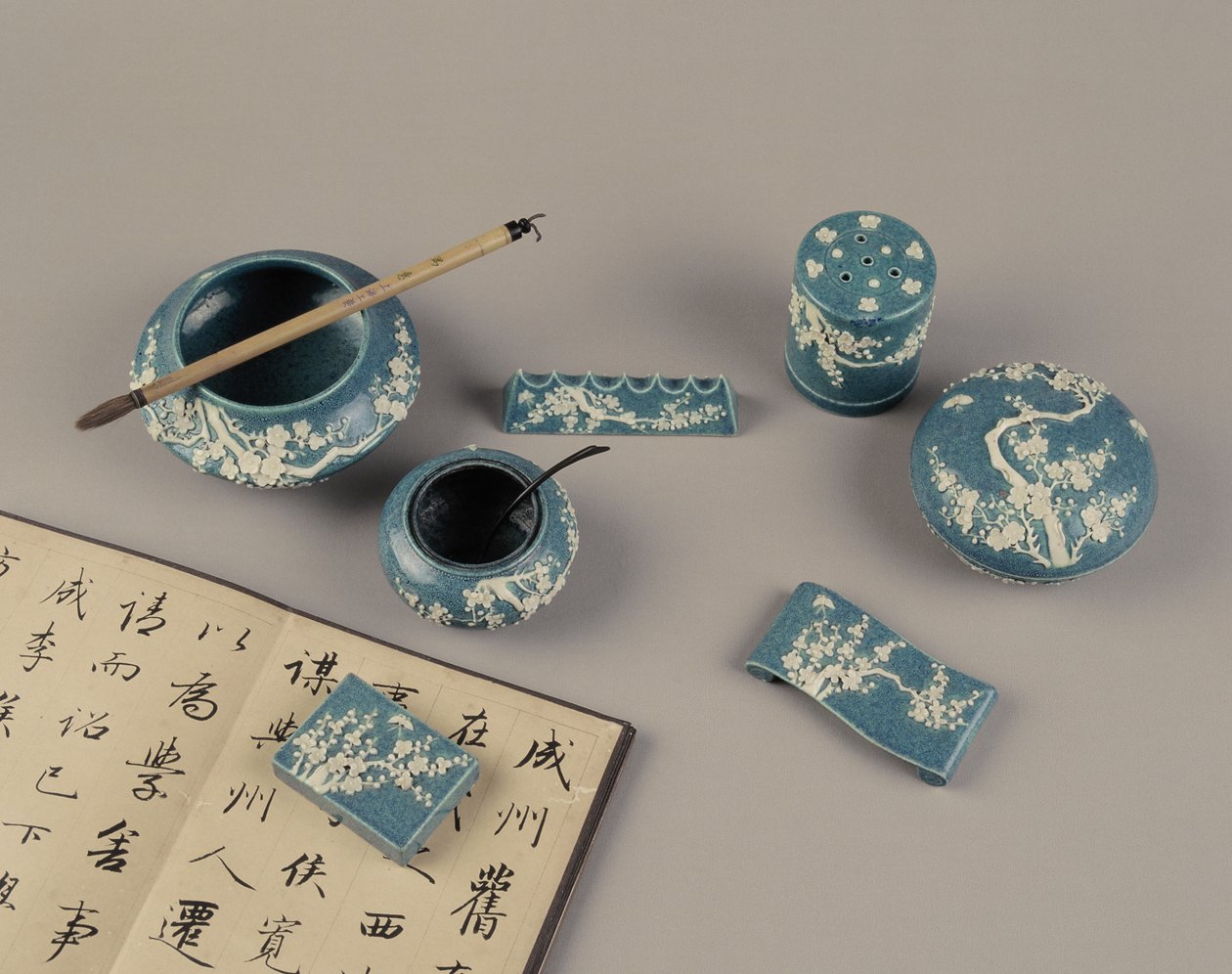 Verktyg för kinesisk kalligrafi (blandade media) av Chinese School
