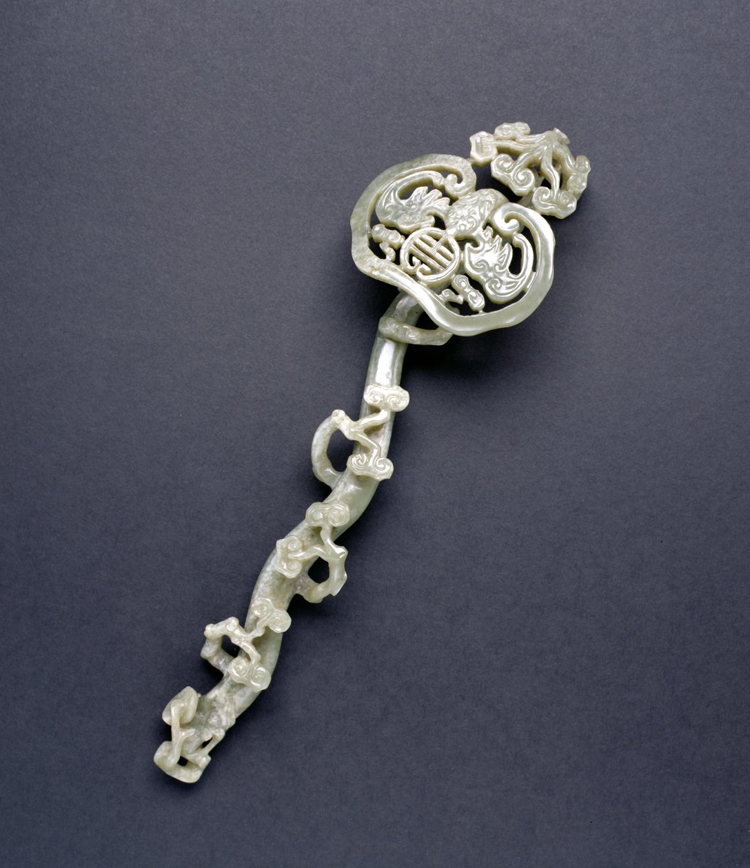 Ruyi-scepter (celadonsten) av Chinese School