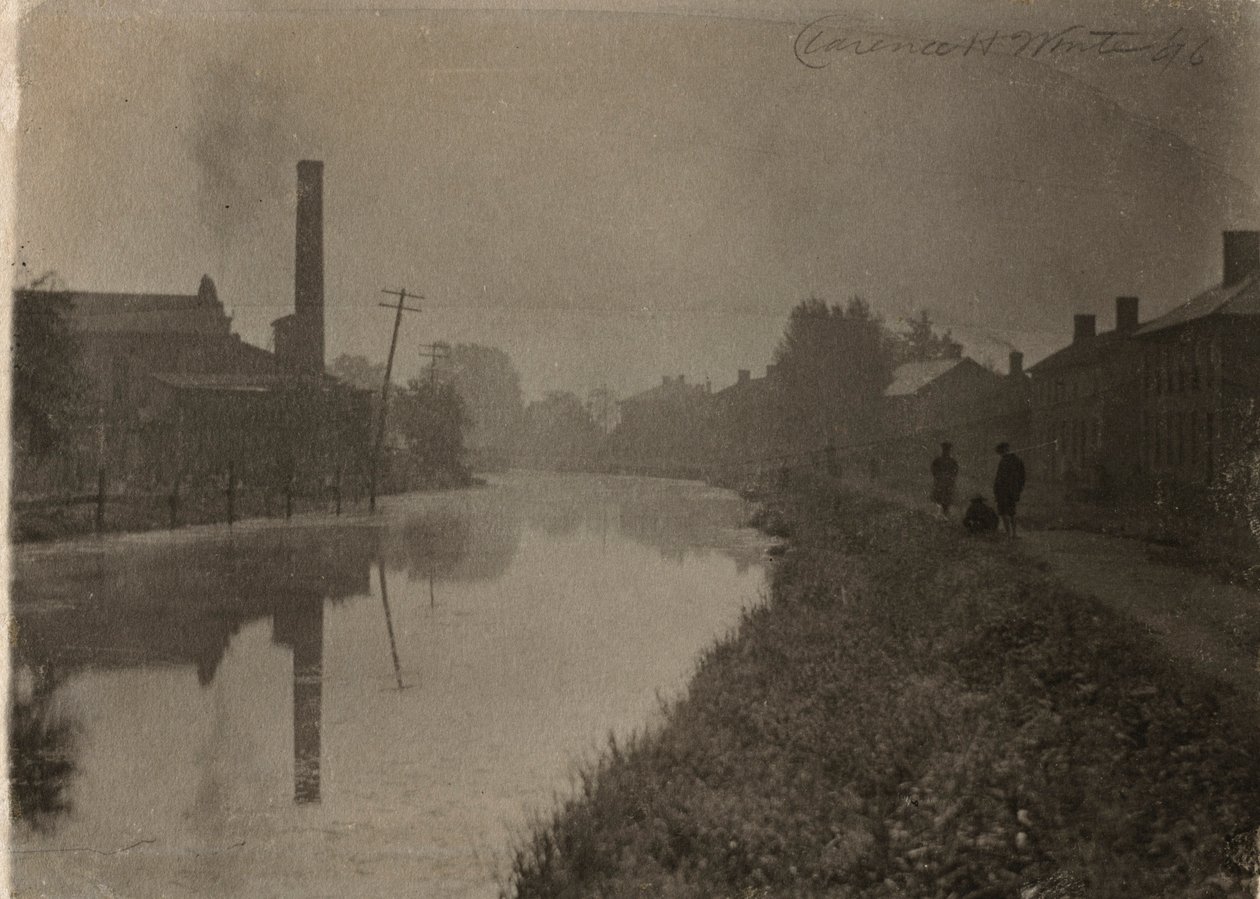 Längs den gamla kanalen, 1896. av Clarence H. White