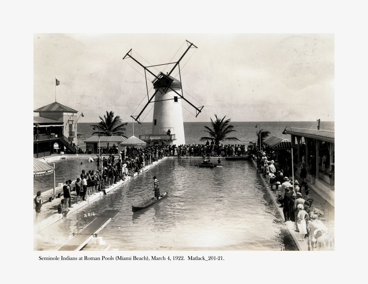 Seminole-indianer vid Roman Pools, Miami Beach, 4 mars 1922 av Claude C. Matlack
