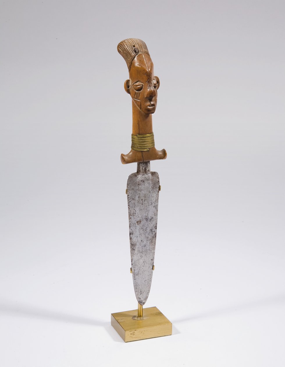Mangbetu kniv (trä och metall) av Congolese Congolese