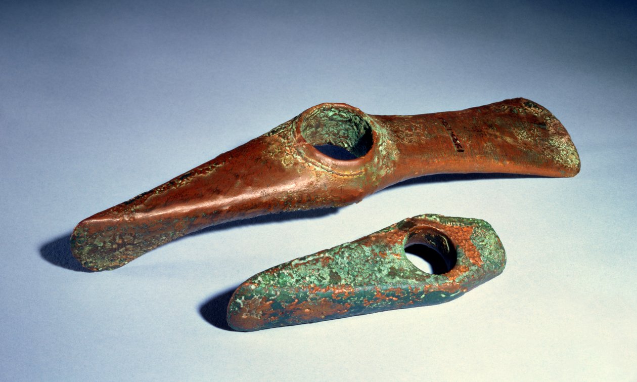 Yxa från Belgrad; yxhammare från Tjeckoslovakien, kopparålder (koppar) av Copper Age