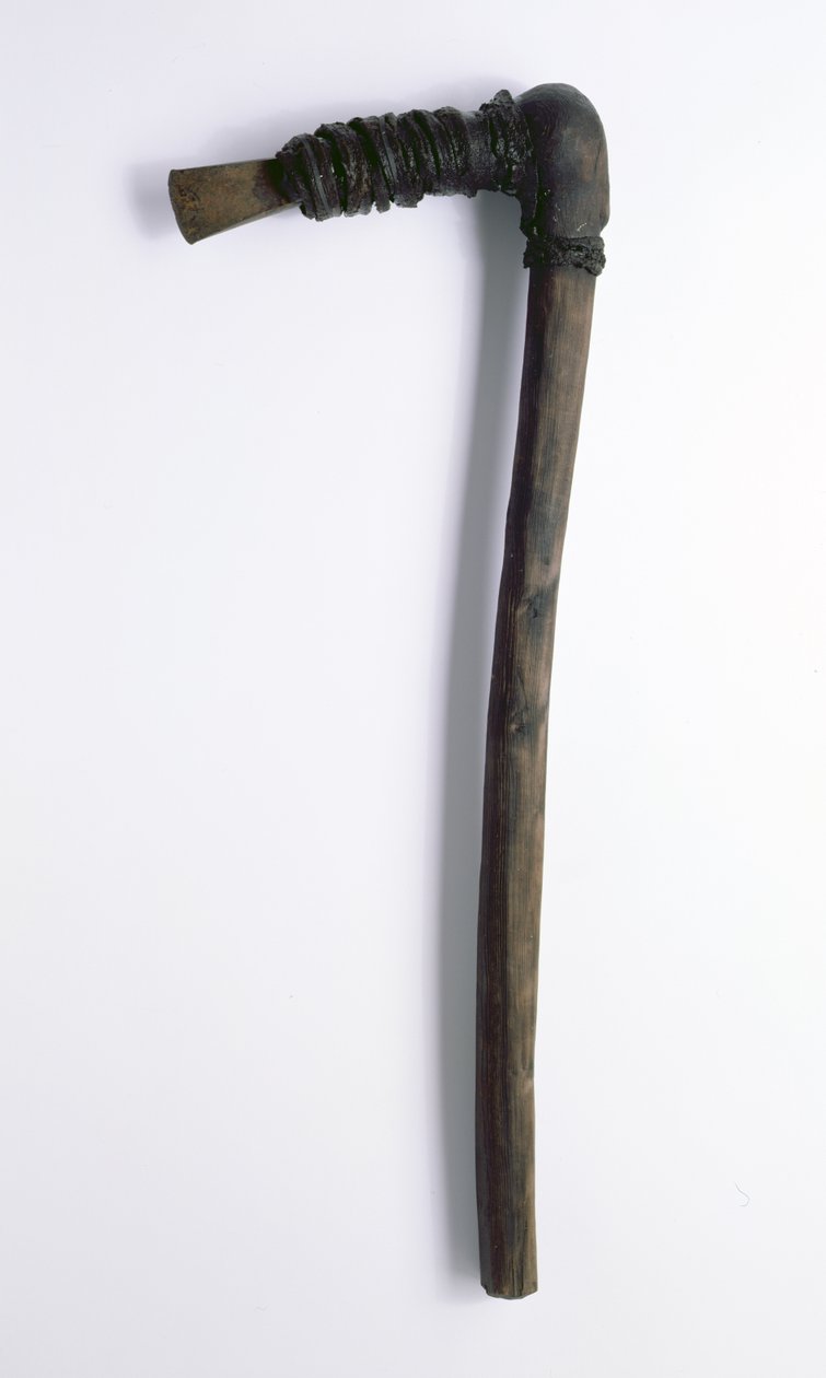 Yxa hittad med Oetzi Iceman (idegranträ med läderbindning) (se 222117 för detaljer) av Copper Age