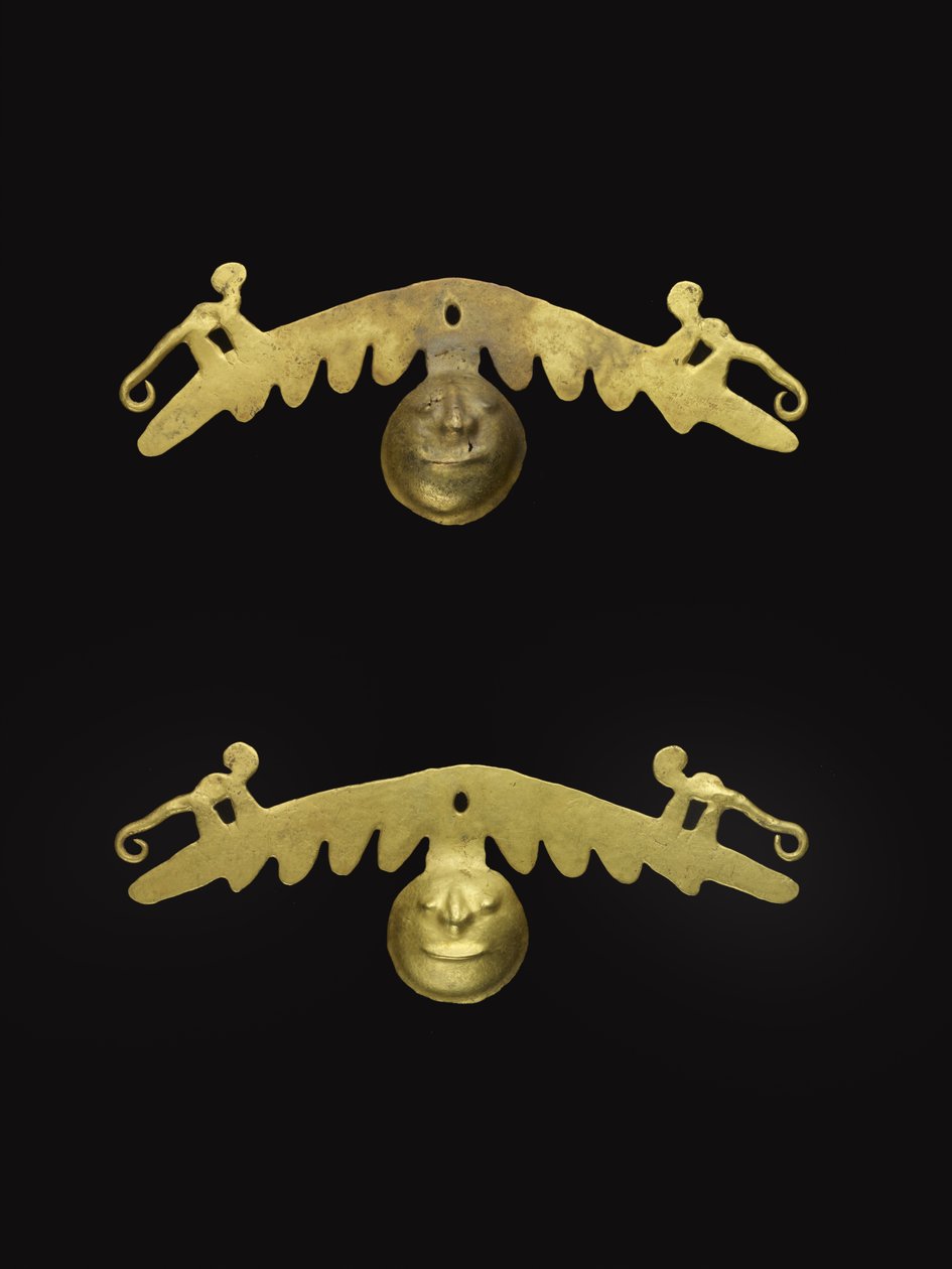 Ett par öronprydnader, 600-1600 AD (guld) av Culture Nariño