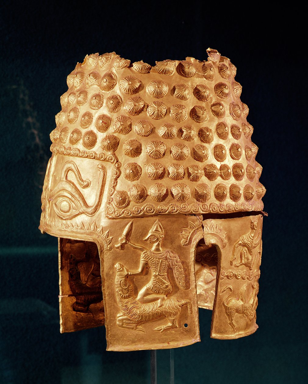 Ceremonihjälm, från Poiana Cotofenesti, Prahova County (guld) av Dacian