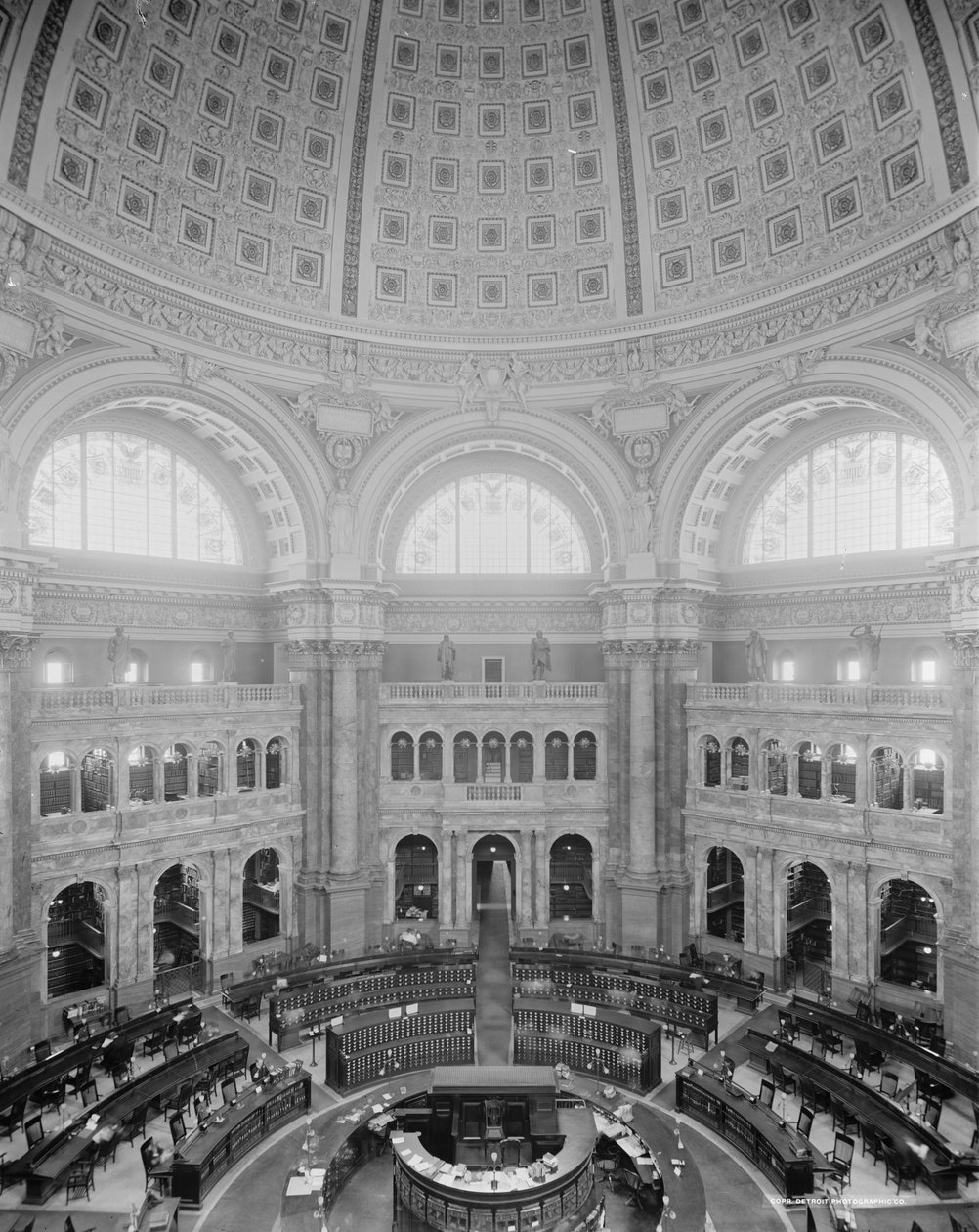 Rotundan i läsesalen, kongressbiblioteket, Washington, D.C., omkring 1904. av Detroit Publishing Co.