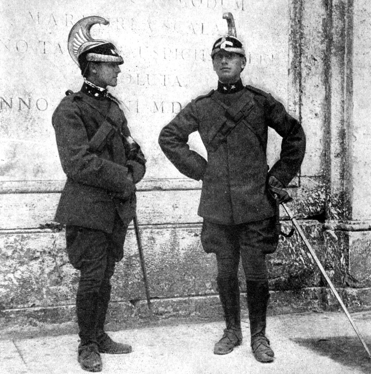 Två italienska drakar, 1922. av Donald McLeish
