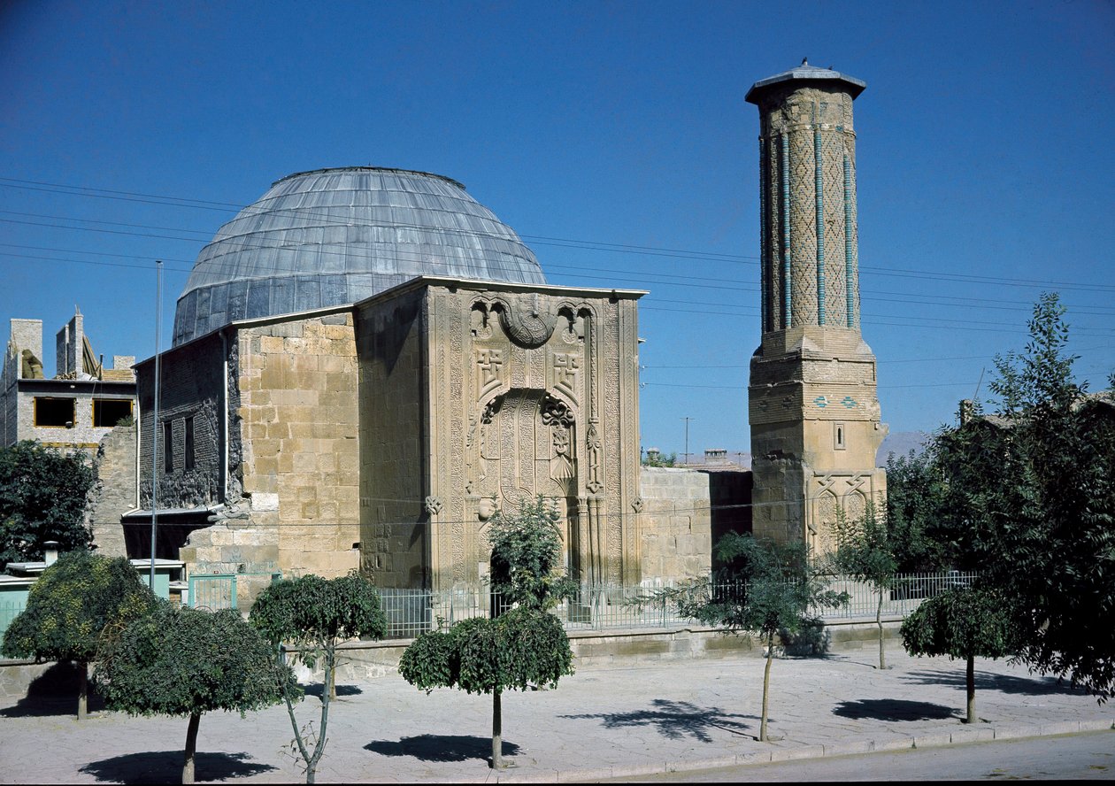 Utsikt över Minareten Medrese (1258) av Dynasty Seljuq