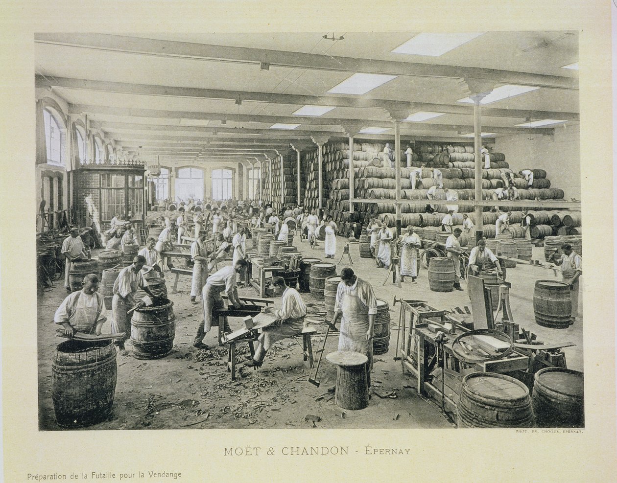 Förberedelse av fat för årgången, från "La France Vinicole", utgiven av Moet und Chandon, Epernay (fotolit). av E.M. Choque