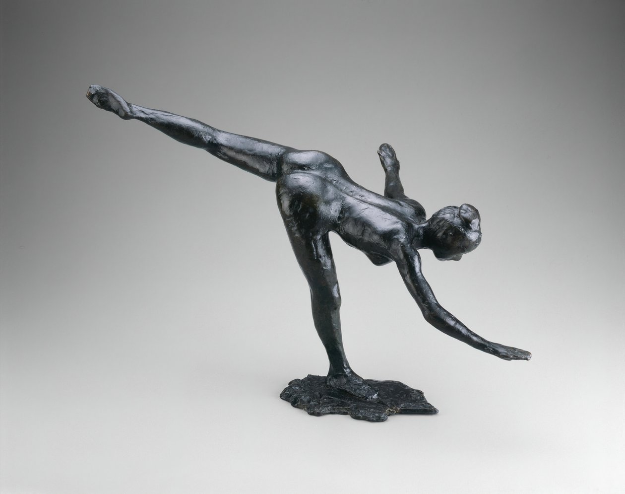 Arabesque, modellerad 188590 gjuten 191921. av Edgar Degas