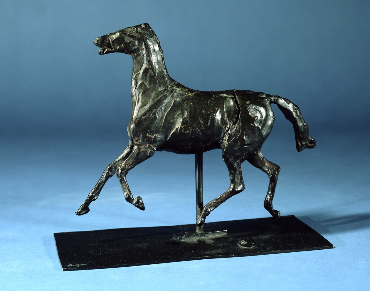 Travhäst (brons) av Edgar Degas