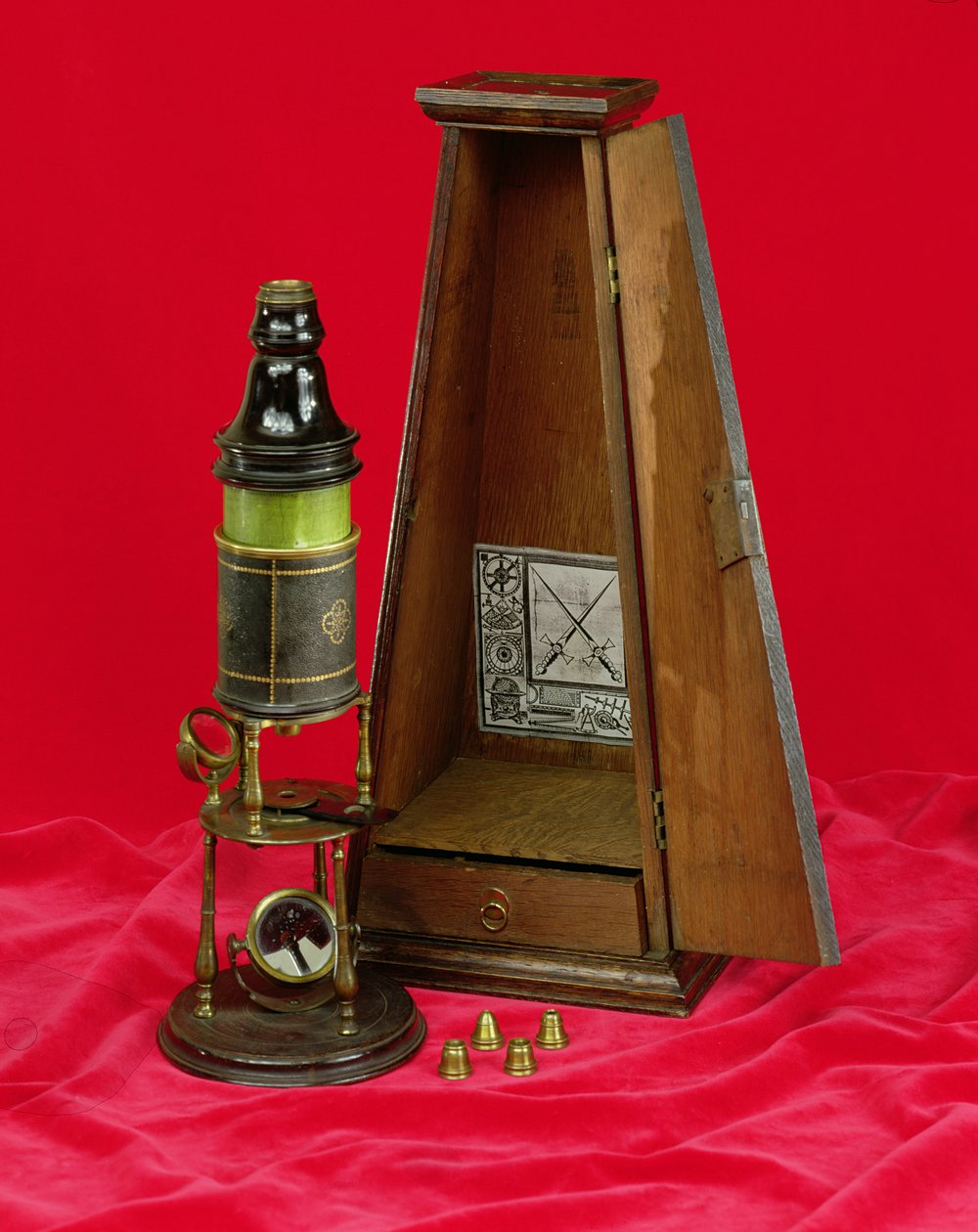 Monokulärt mikroskop, tillverkat av Edmund Culpeper (1660-1738) Engelska, ca 1730 av Edmund Culpeper