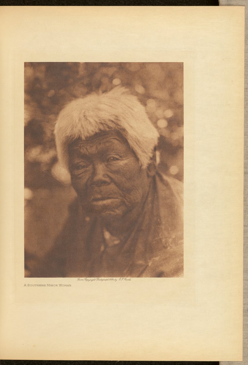 En kvinna från södra Miwok av Edward S. Curtis