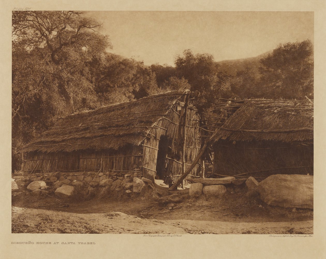 Diegueño-huset vid Santa Ysabel av Edward S. Curtis