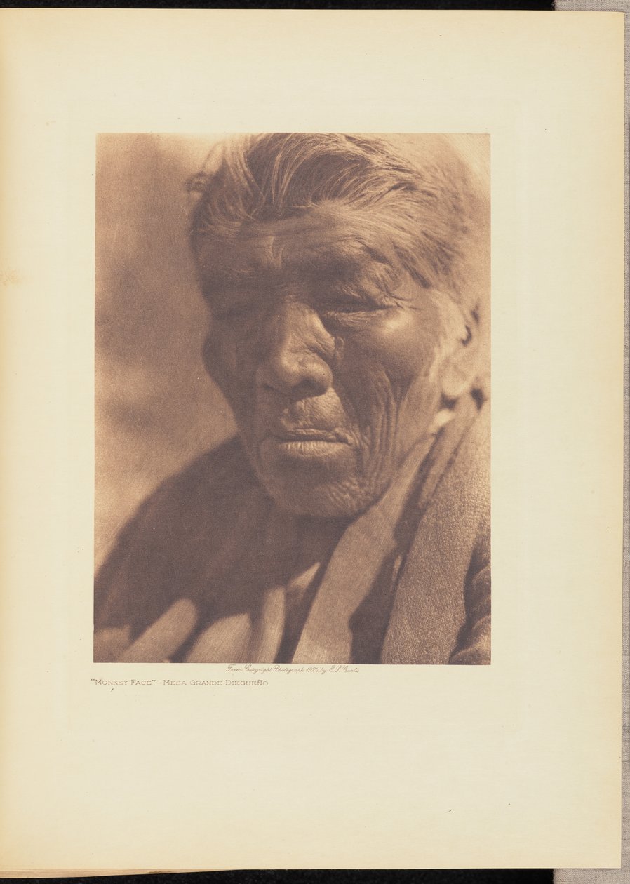 "Monkey Face - Stort Diegueño-bord av Edward S. Curtis