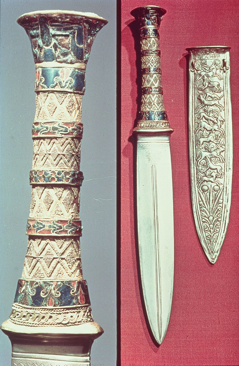 Gulddolk och slida, Tutankhamon-skatt, c.1340 f.Kr av Egyptian 18th Dynasty