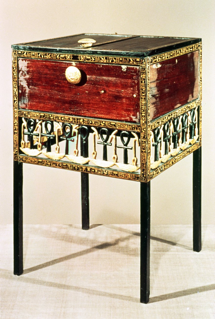 Utsmyckat skåp från Treasure of Tutankhamun av Egyptian 18th Dynasty