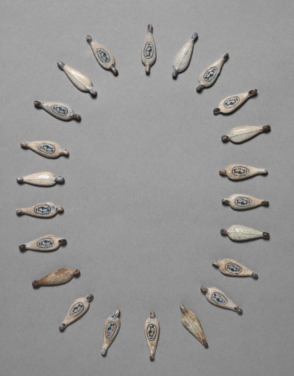 Kronbladsformade pärlor, ca 1391-1353 f.Kr av Egyptian 18th Dynasty