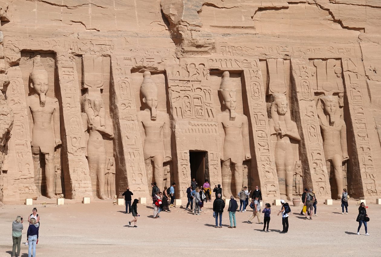 Abu Simbel litet tempel av Egyptian Egyptian