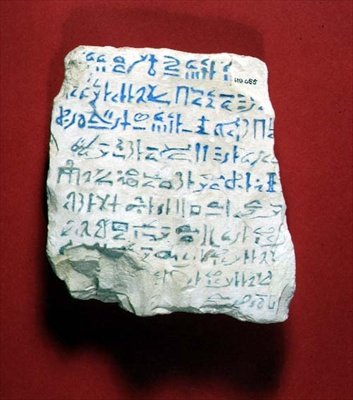 Hieratisk ostraca (kalksten) av Egyptian Egyptian