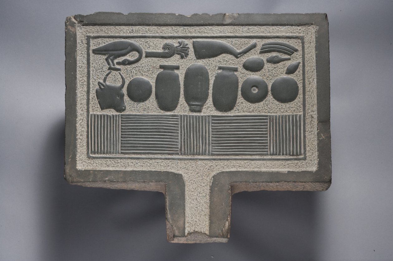Offerbord (gråvacke) av Egyptian Ptolemaic Period