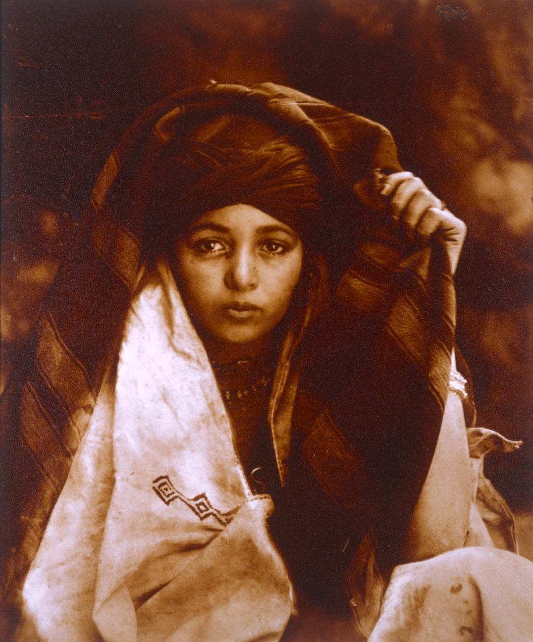 Kabylie stamkvinna, ca 1890 (albumintryck) av Emile Frechon