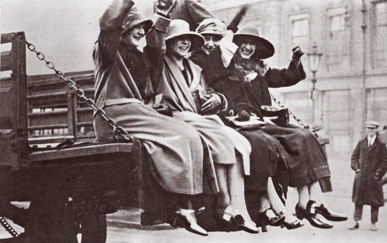 A Twopenny Tailboard Trip, maj 1926 av English Photographer