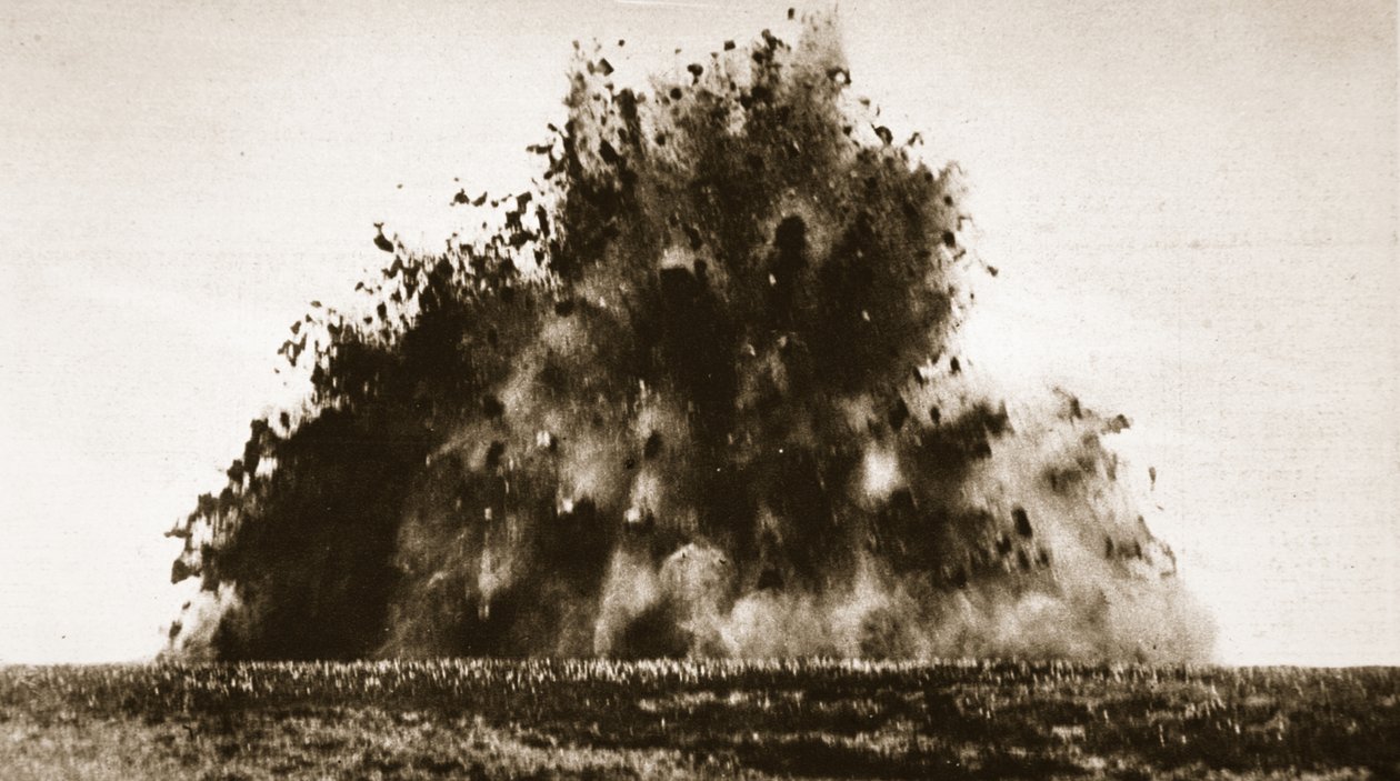 En stor mina detonerade på franskt territorium under första världskriget av English Photographer