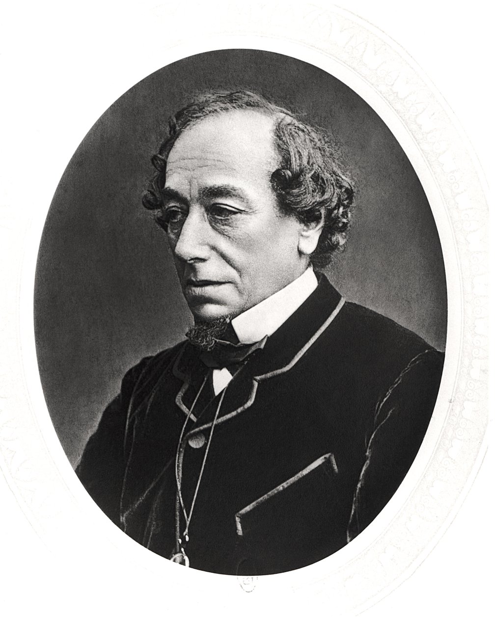 Benjamin Disraeli (1804-81) c.1874 av English Photographer