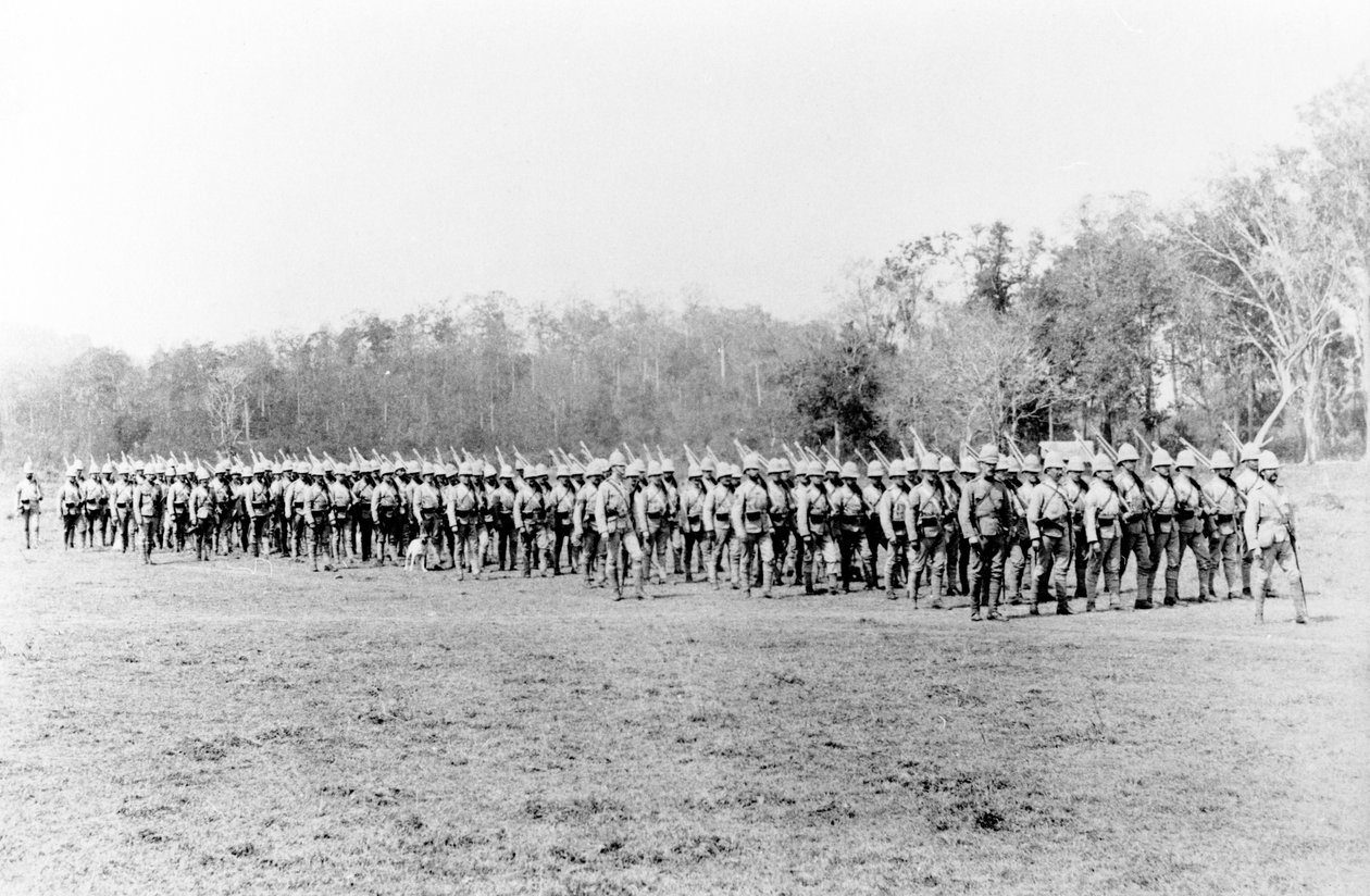 Brittiska trupper på mars i Burma, c.1891 av English Photographer