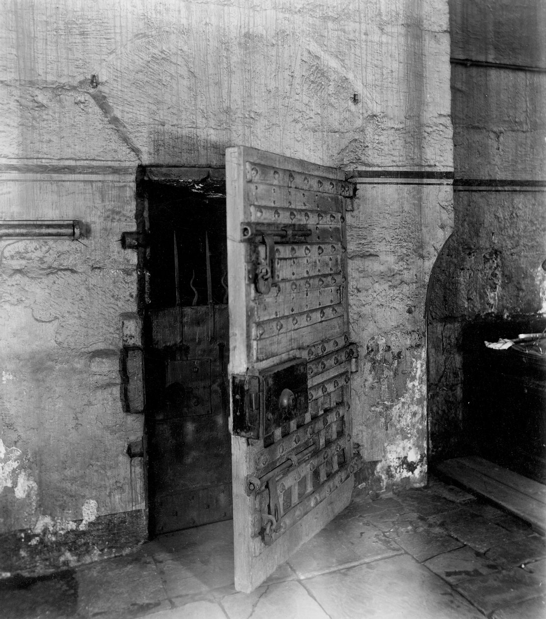 Dörr till Newgate Prison av English Photographer