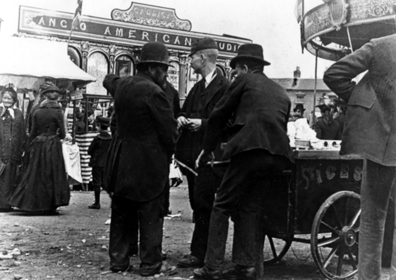 Nöjesfält på Market Street, Kidderminster, 1900 av English Photographer