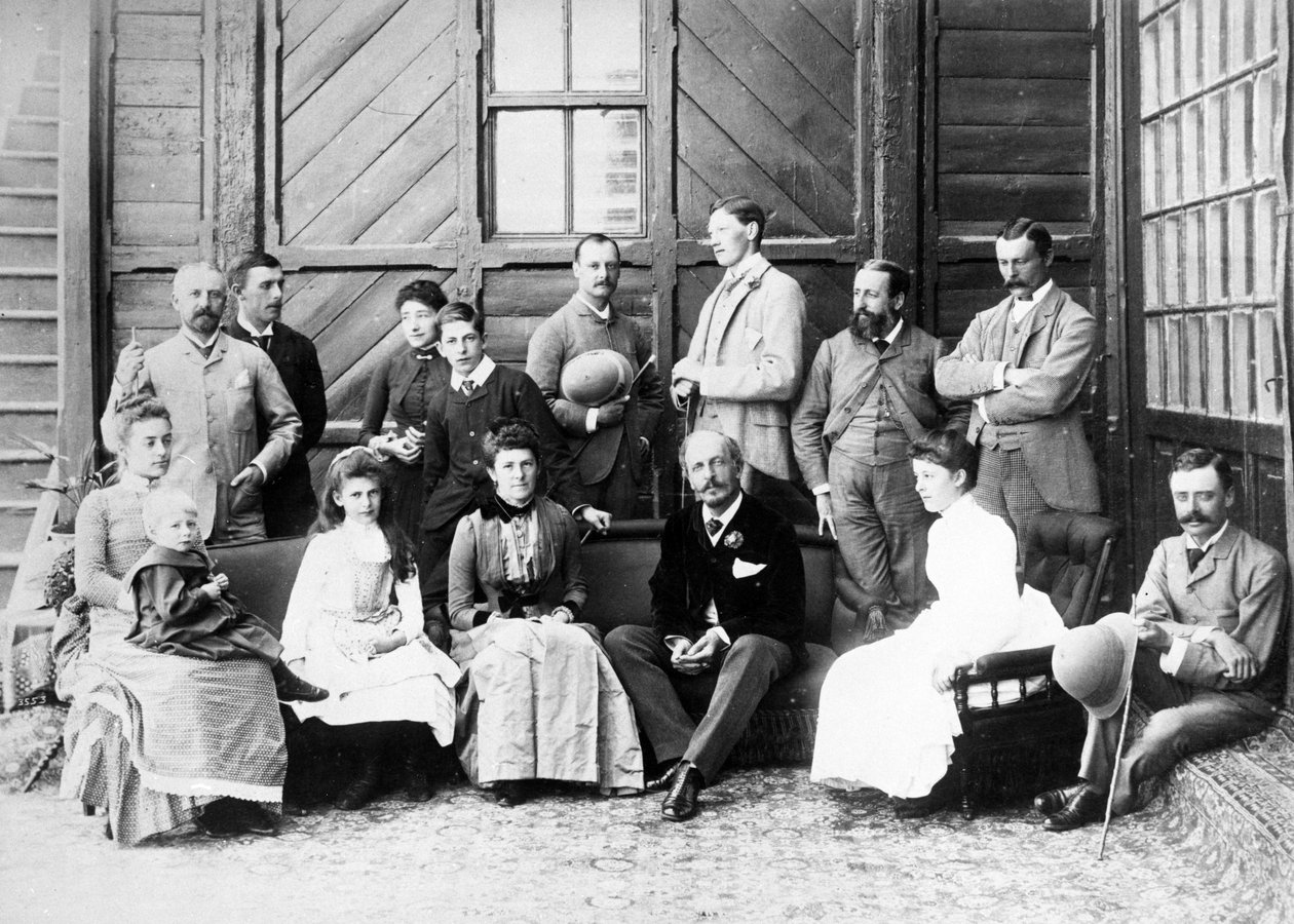 Lord och Lady Dufferin och grupp vid viceregallogen, Shimla, ca 1884-88 av English Photographer
