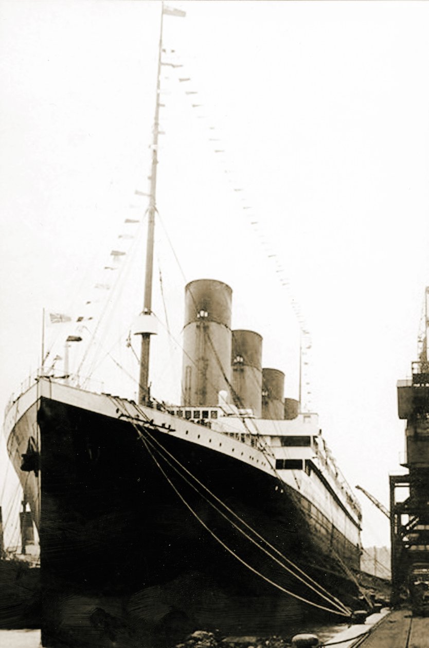 RMS Titanic avgår från Southampton på sin jungfruresa, 5 april 1912 av English Photographer