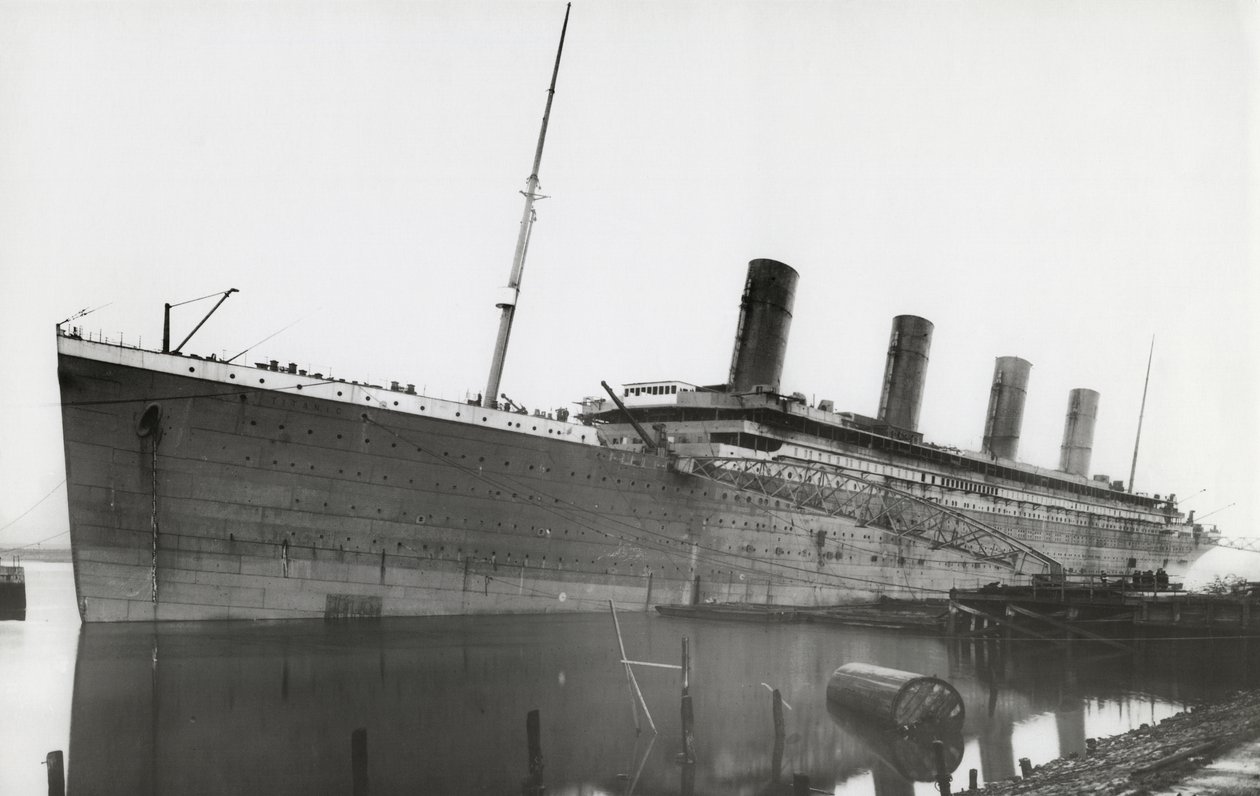 RMS Titanic under inredningen, 1 januari 1912 av English Photographer