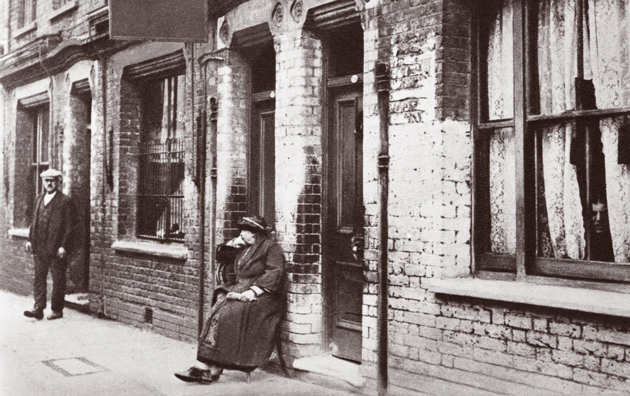 Slums, 1934 av English Photographer