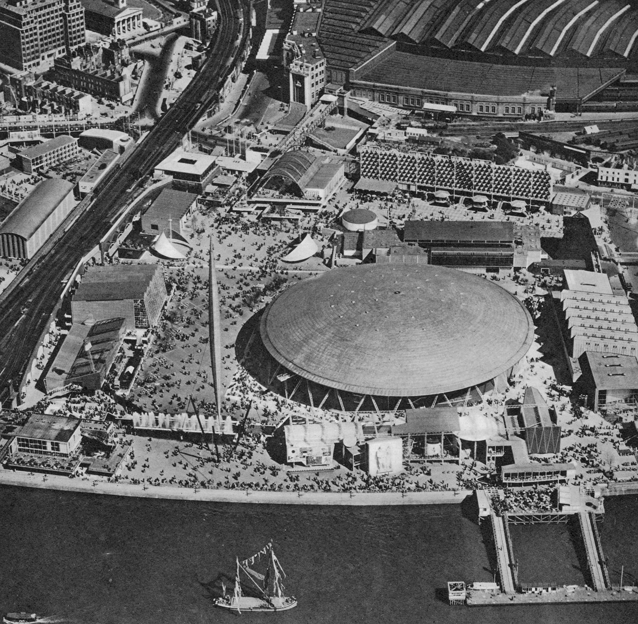Southbank, 1951 av English Photographer