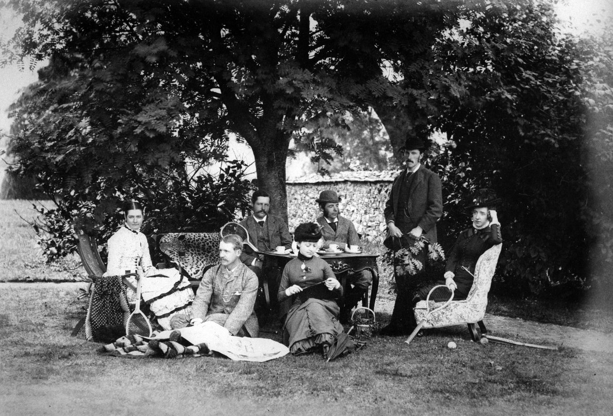 Te i trädgården, c.1890 av English Photographer