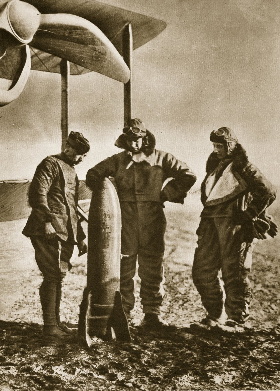 The Sowers: Brittiska flygare överväger en bomb som kommer att sprida döden bland fienden, 1914-19 av English Photographer