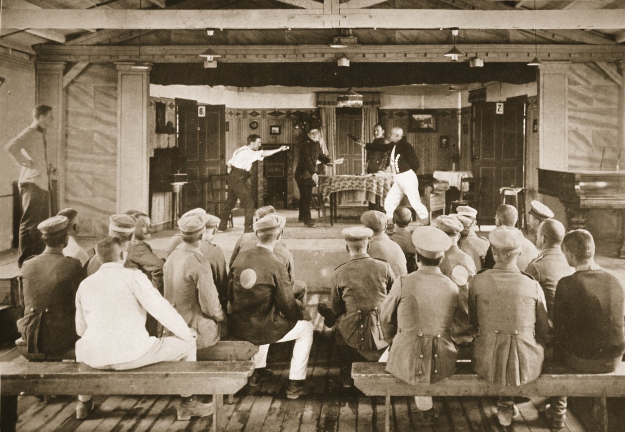 The Theatre: A General Rehearsal, Dorchester, illustration från German Prisoners in Great Britain (fotogravyr) av English Photographer