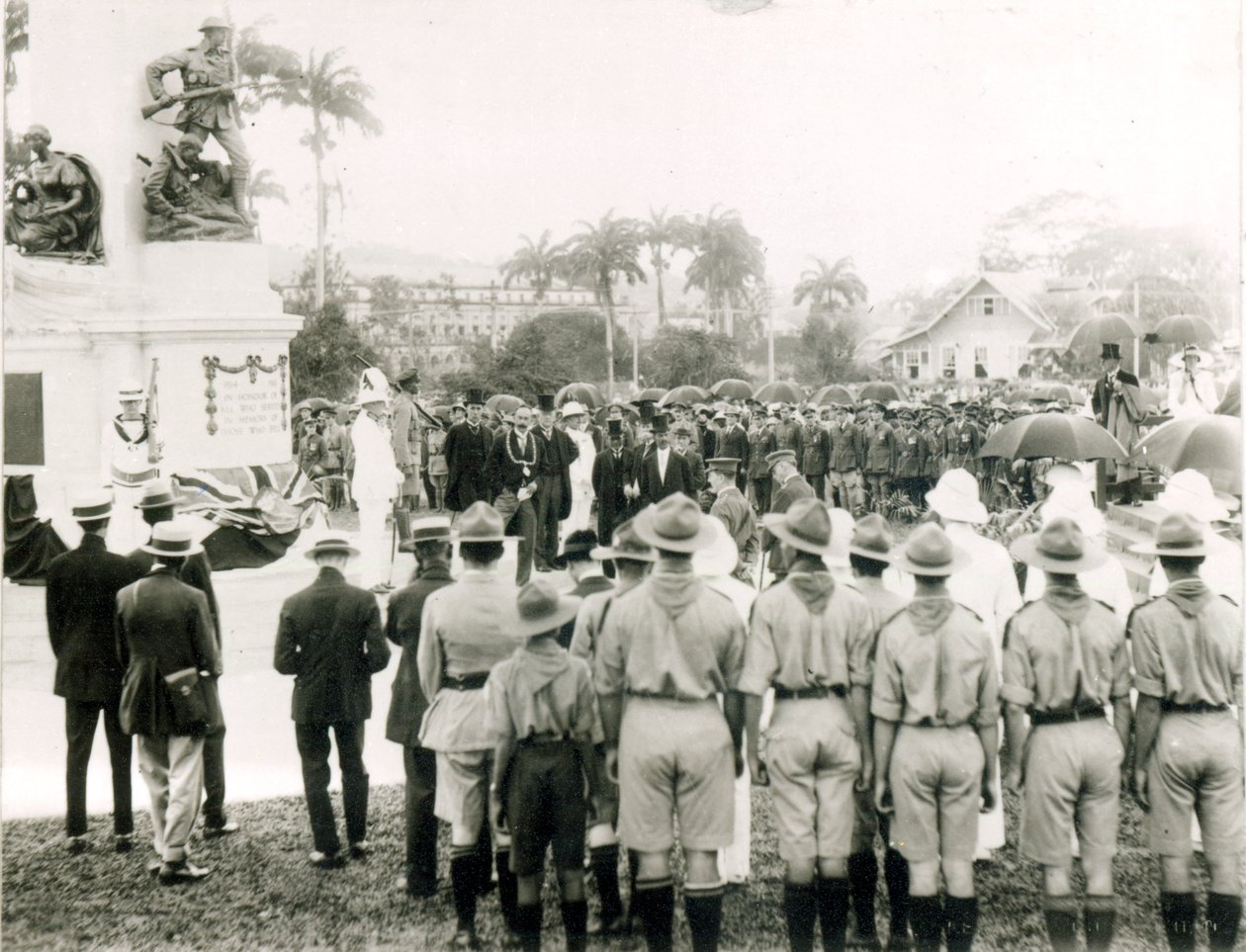 Avtäckning av krigsminnesmärke, Port of Spain, Trinidad, c.1920 av English Photographer