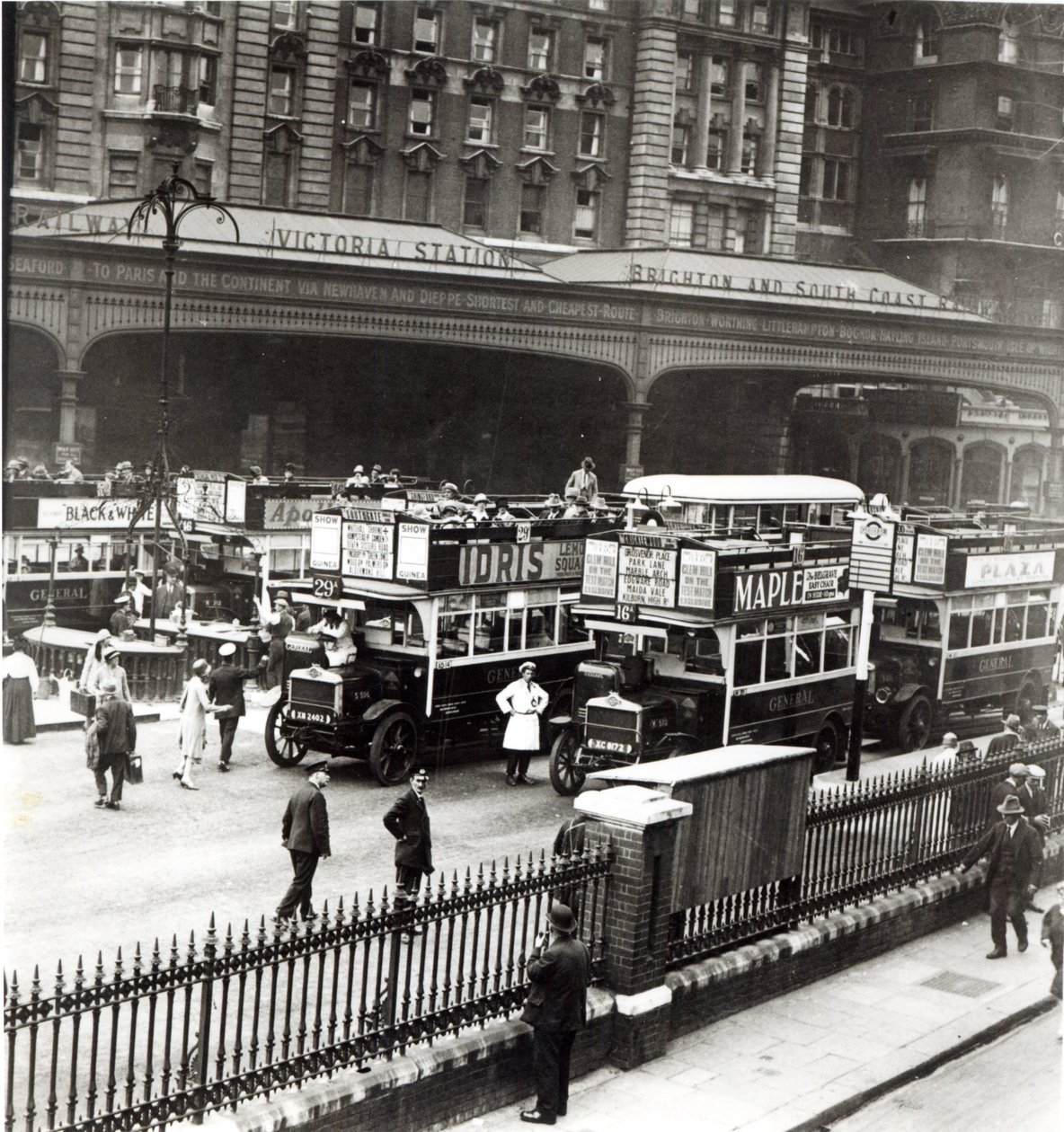Victoria Station, 1920-talet av English Photographer