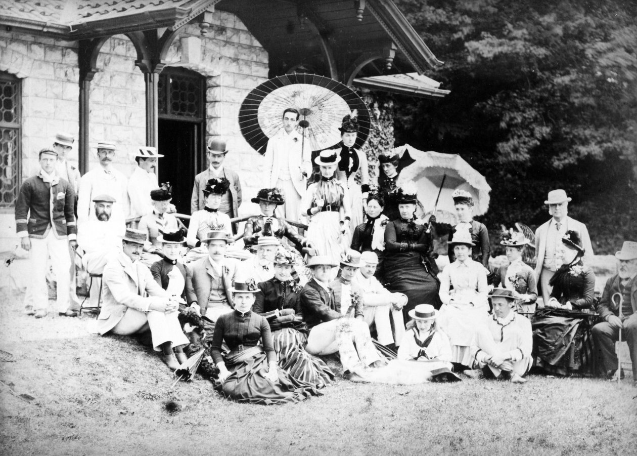 Victorian Summer Outing Group, ca 1890 av English Photographer